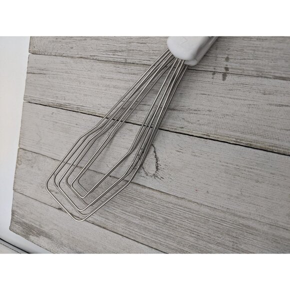 White Whisk Locking Handle Tongs 11 1/2"  Kitchen Utensil Spatula - Picture 3 of 8